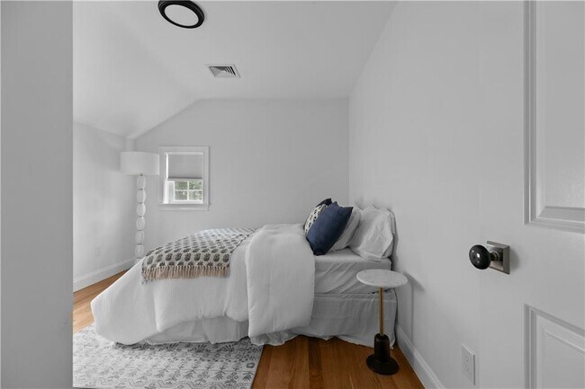 Building Photo - 34 E Bowery St