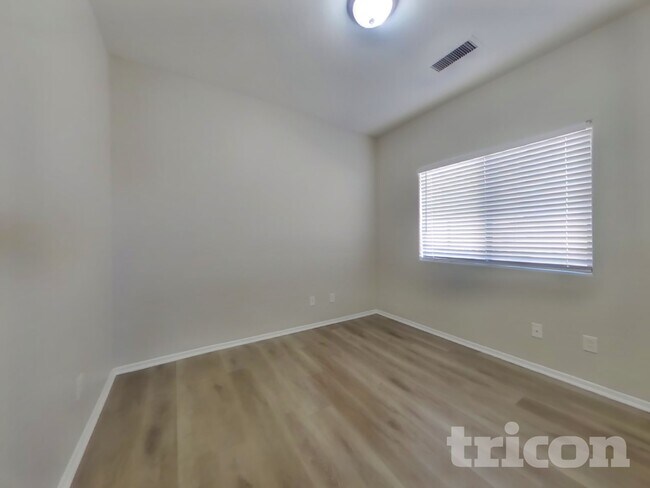 Building Photo - 16823 W Cottonwood St