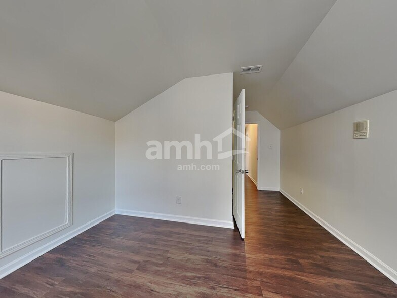 Building Photo - 3104 Gross Ave