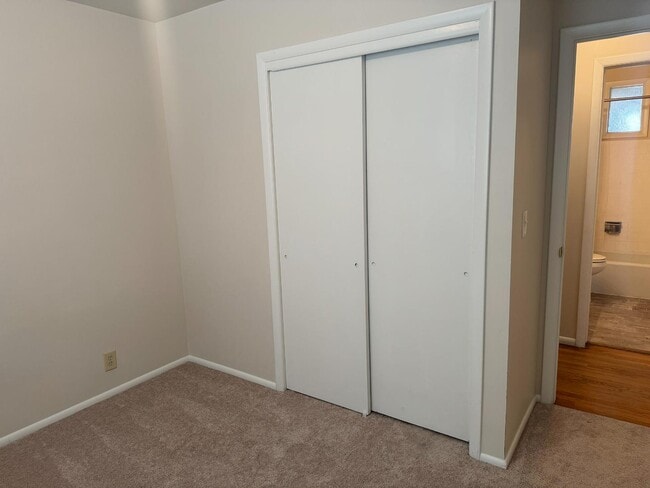 Building Photo - 193 Nicoletti Dr