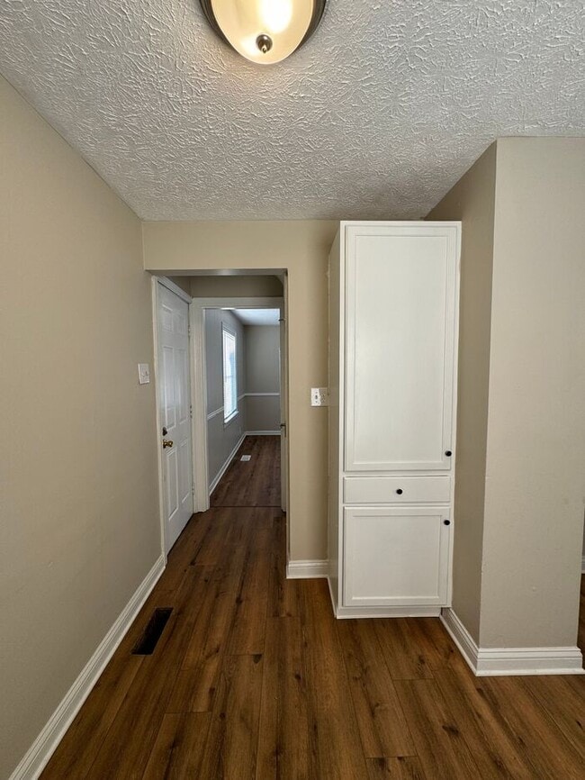 Building Photo - Available Now - 2552_RENWOOD
