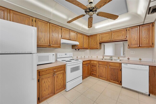 Building Photo - 1100 NW 87th Ave