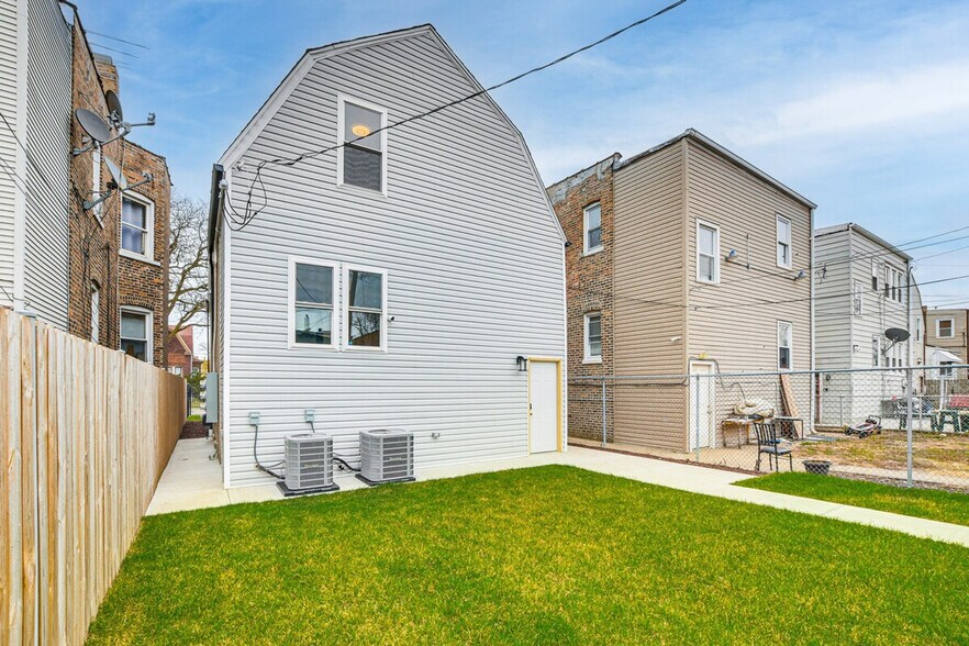 Building Photo - 1034 N Drake Ave