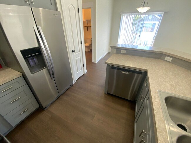 Building Photo - * Gated Community * Newly Remodel 3 bed- 2...