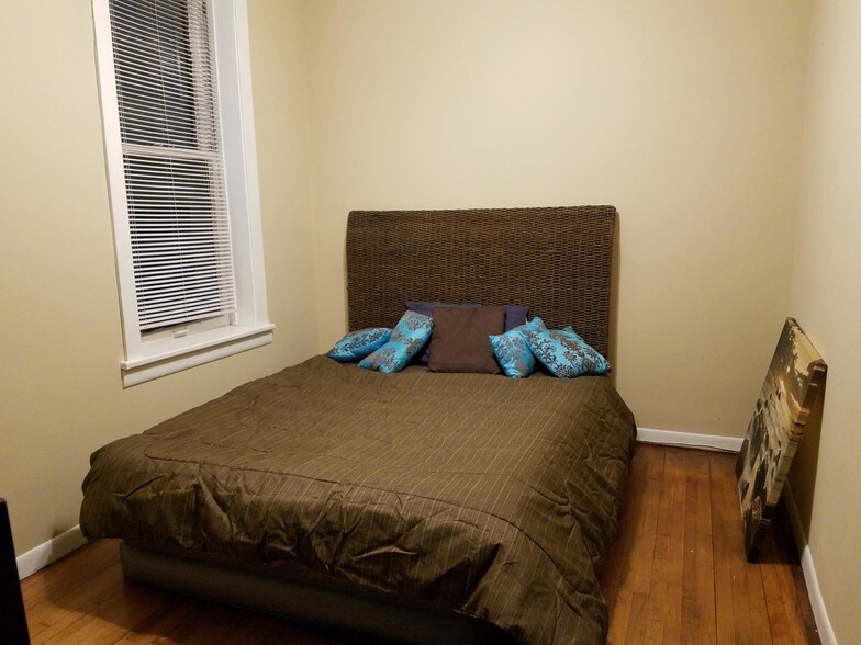 Building Photo - 2232 W Addison St