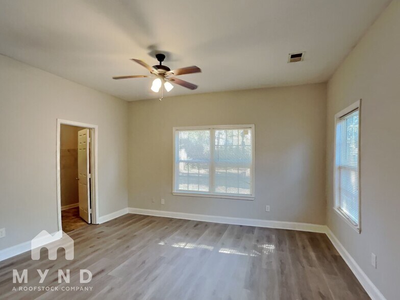 Building Photo - 1708 Evans Dr SW