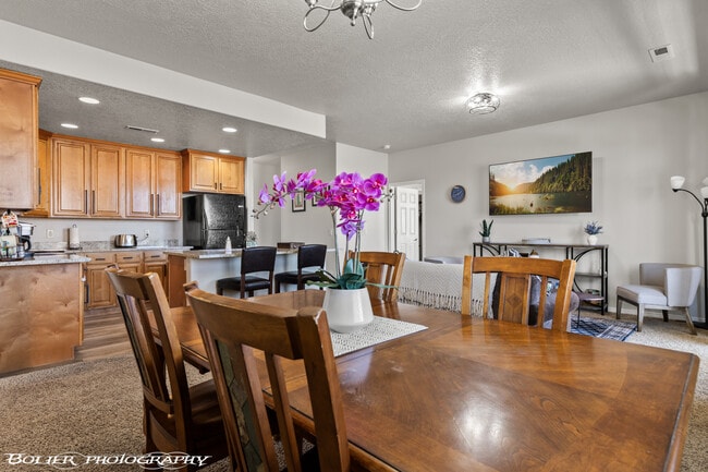 Building Photo - 95 Shade Tree Ln