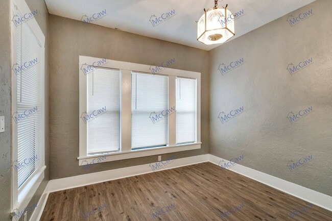 Building Photo - 2305 9th St