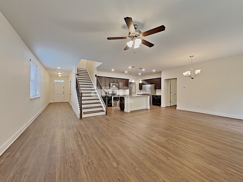 Building Photo - 154 Lindridge Dr NE