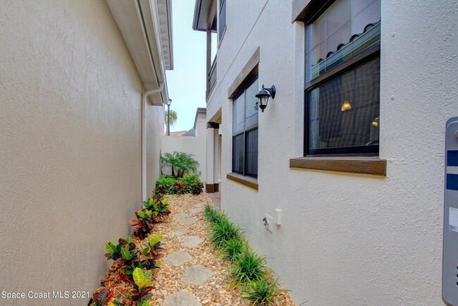 Building Photo - 6903 Vista Hermosa Dr