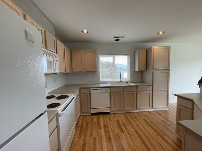 Building Photo - 2307 W Woodin Ave