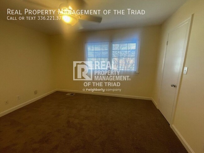 Building Photo - 2821 Tully Square