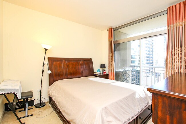 Building Photo - 1400 S Michigan Ave