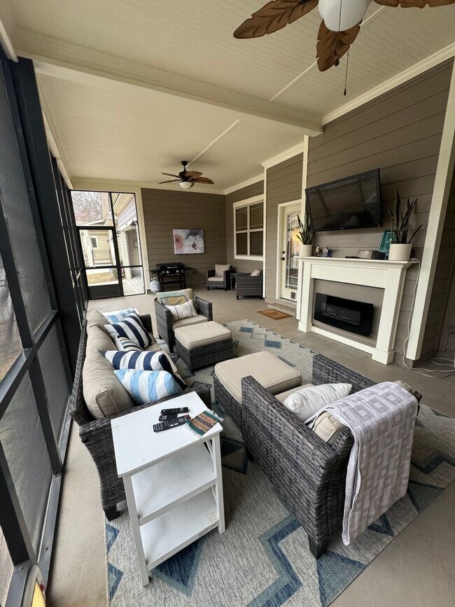 Building Photo - Available Now Charming Resort-Style Home f...