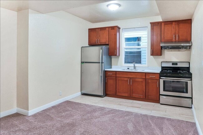 Building Photo - Fabulous 2 bed, 1 bath in San Francisco (Downstairs Unit)