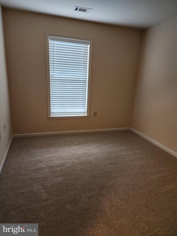 Building Photo - 1234 Oakwood Dr