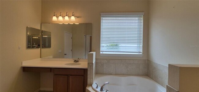 Building Photo - 108 Flame Vine Way