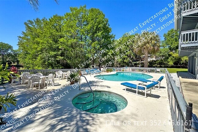 Building Photo - 20800 River Dr