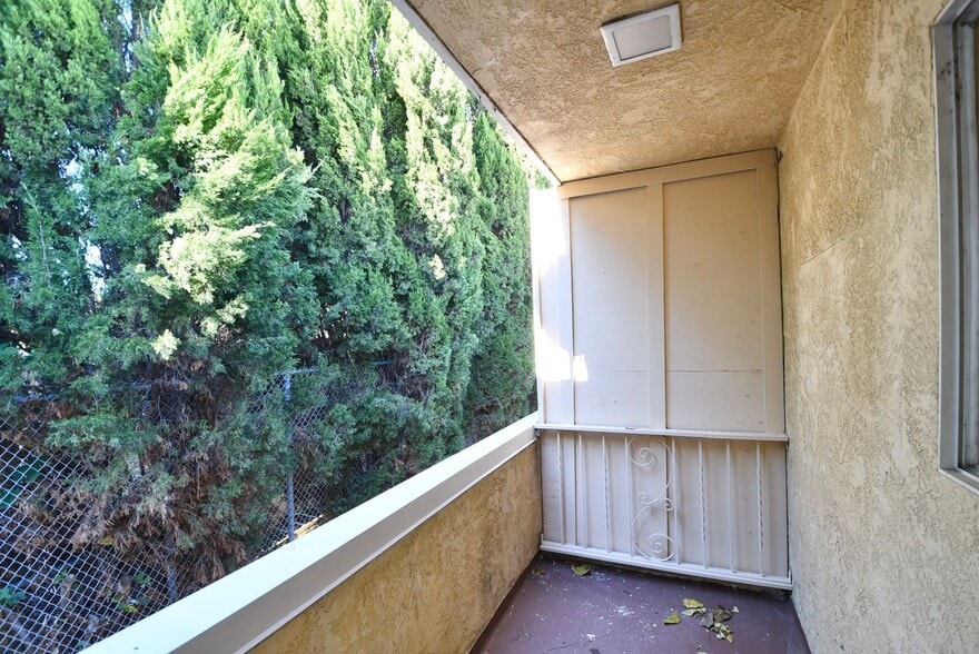 Building Photo - 14706 Dickens St