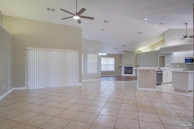 Building Photo - 2042 Hamilton Crossing Dr