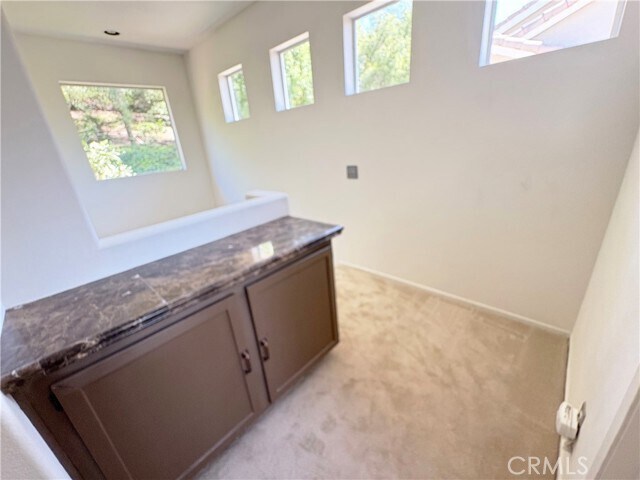 Building Photo - 5 Halcyon Ln