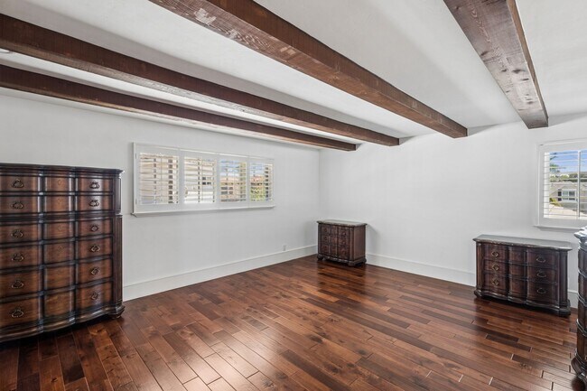 Building Photo - Charming 3BD Home in Coveted Newport Heights
