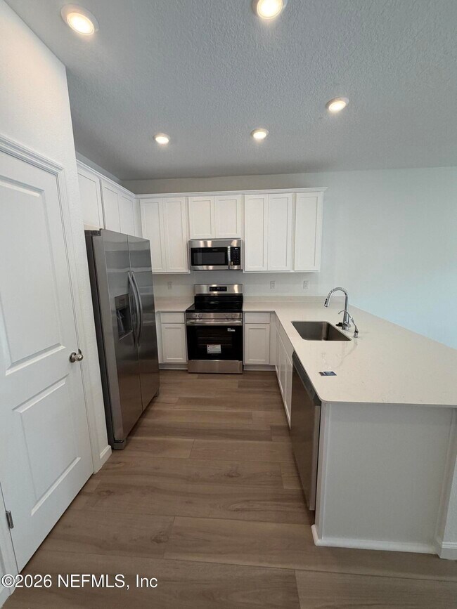 Building Photo - 539 Holly Lks Dr