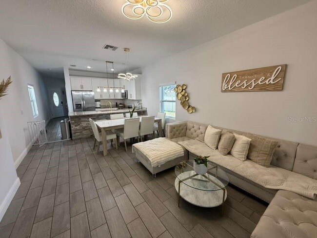 Building Photo - 408 N Finley Ave