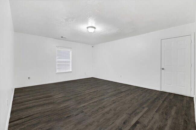 Building Photo - 15411 Lucky Star Dr