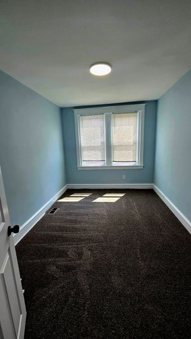 Building Photo - 3 Bedroom, 2 Bath in City of Wilmington