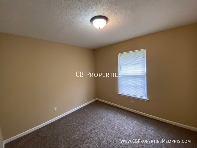 Building Photo - 3 Bed and 1.5 Bath Home