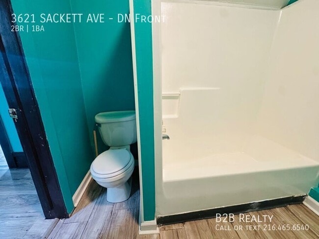 Building Photo - 3621 Sackett Ave