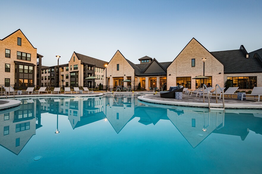 Resort-style Swimming Pool with Tanning Ledges - Bexley Westshore