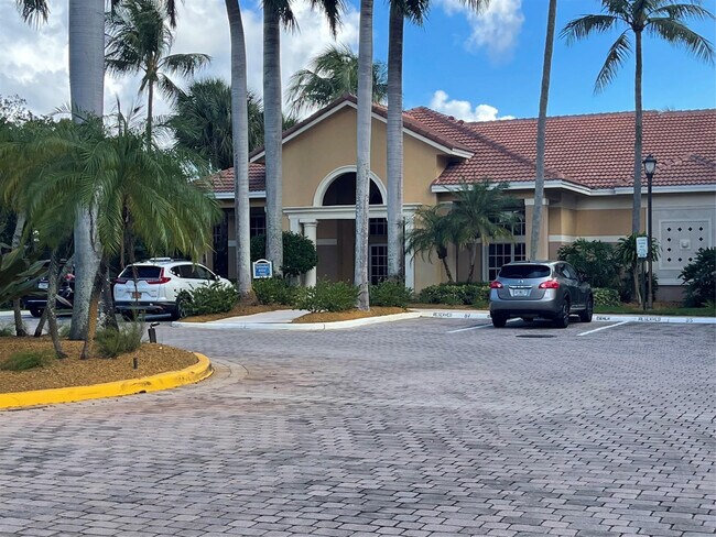 Building Photo - 200 Scotia Dr