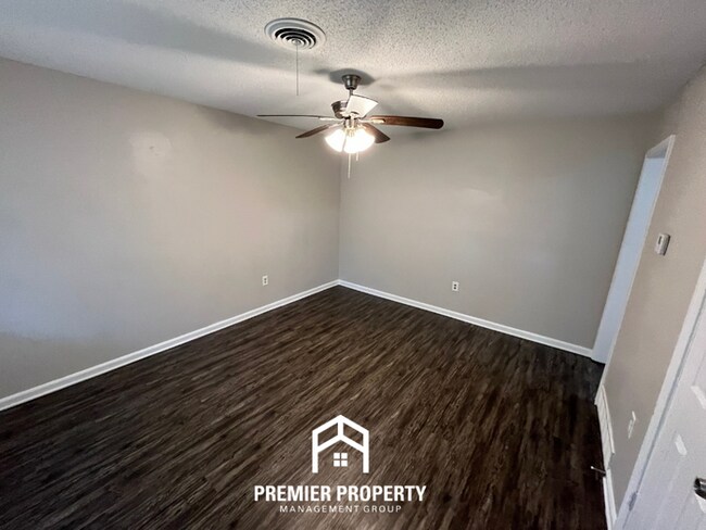 Building Photo - Charming 3BR/2BA in 38118 | Gleaming Hardwood Floors, Dining Area & Huge Yard