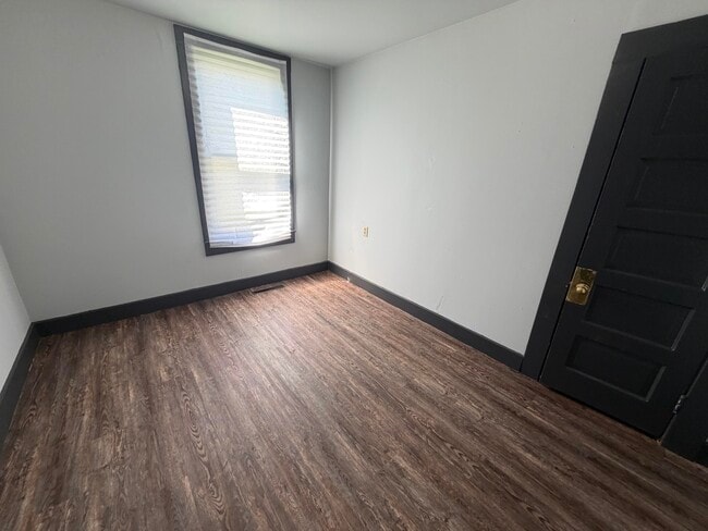 Building Photo - 4 Tillman-