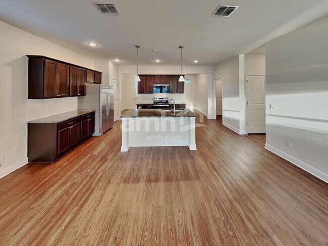 Building Photo - 1324 Celery Ave