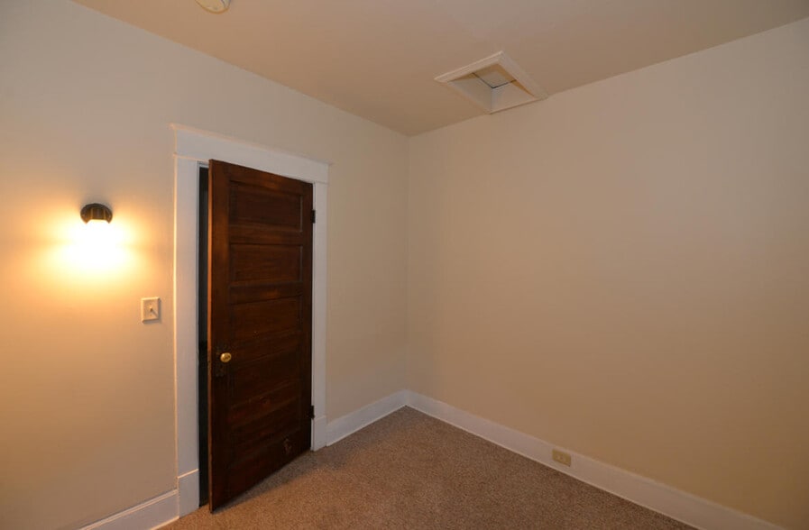 Smaller Bedroom - 1106 David St