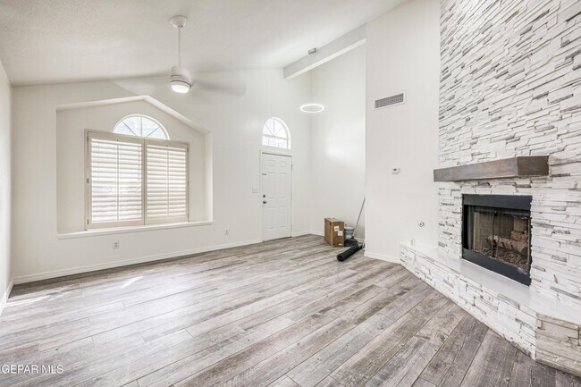 Building Photo - 5733 Saplinas Rd