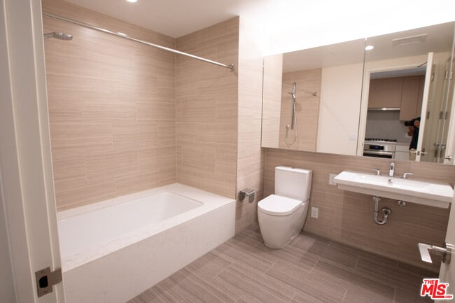 Building Photo - 877 Francisco St