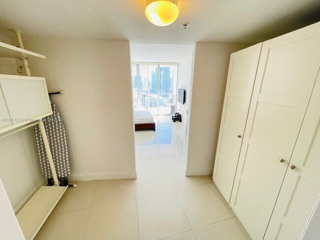 Building Photo - 1750 N Bayshore Dr