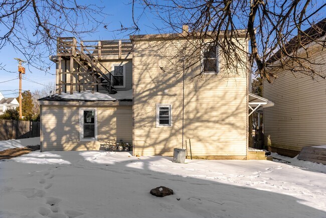 Building Photo - 126 S 4th St