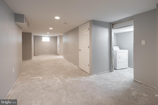 Building Photo - 1600 13th St S