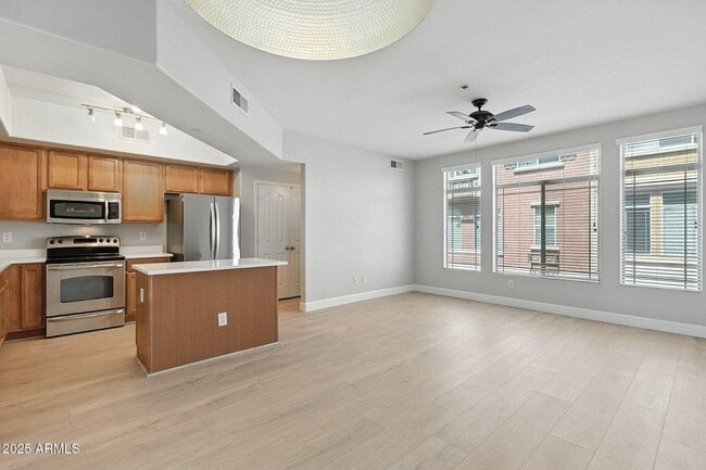 Building Photo - 900 S 94th St