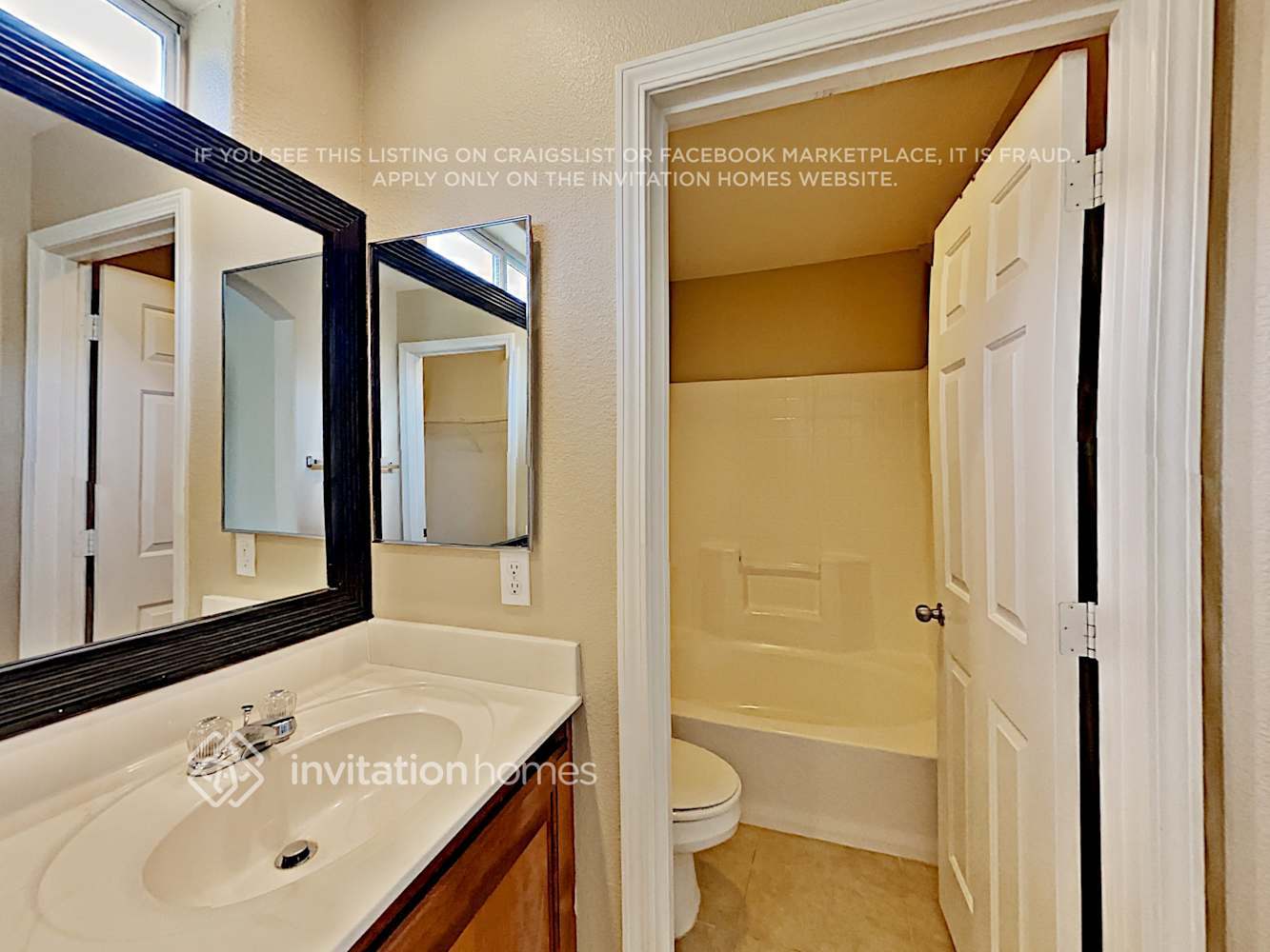 Building Photo - 9180 Giardino Villa St