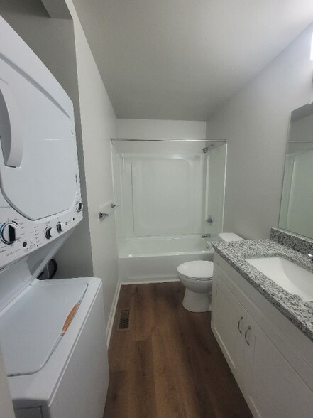 Building Photo - 4 Bainbridge Ave