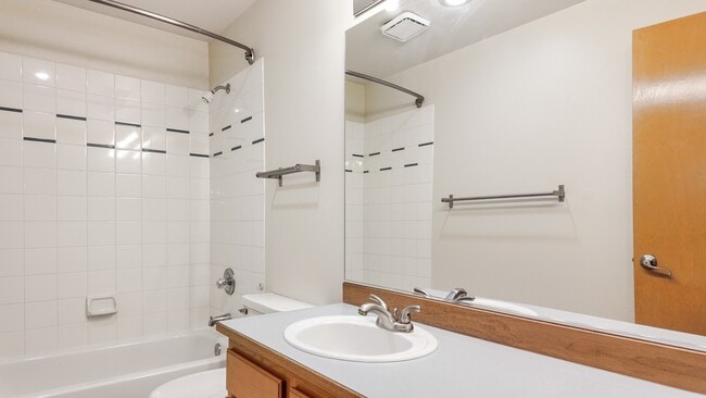 Building Photo - Spacious 4-Bed Home in East Meridian