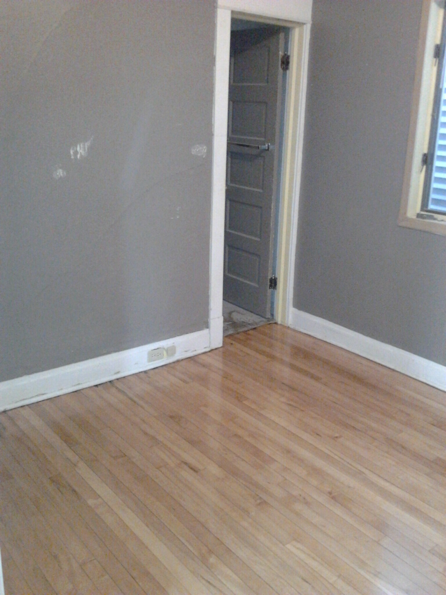 Building Photo - 1821 E 6th St