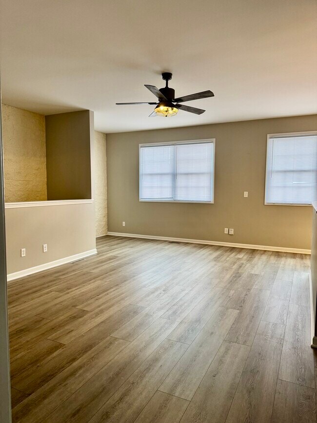 Building Photo - 255 N Sacramento St