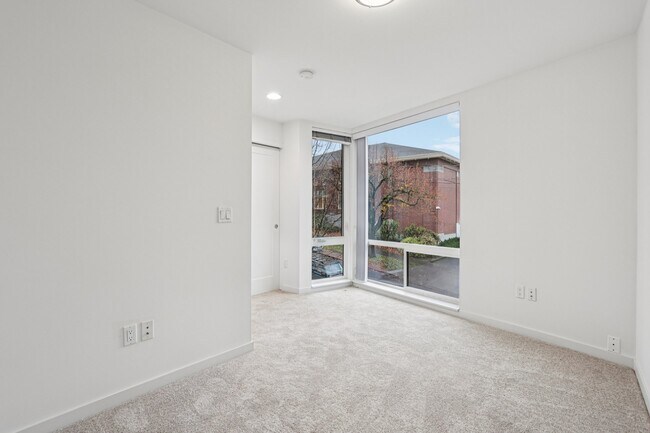 Building Photo - 256 E Roanoke St